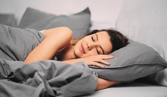 6 странных способов быстрее заснуть, которые действительно работают