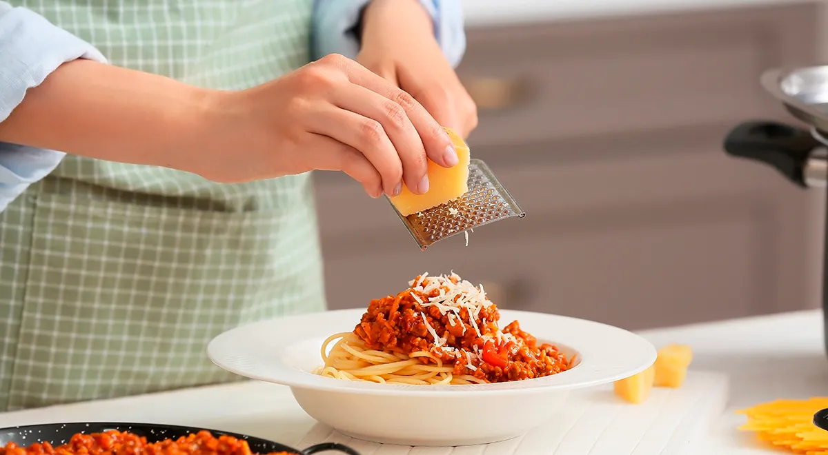 Повара назвали неожиданный ингредиент, который сделает домашний соус болоньезе идеальным