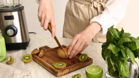 Есть — и худеть во сне: людям старше 45 предложили список из 10 «стройнящих» продуктов