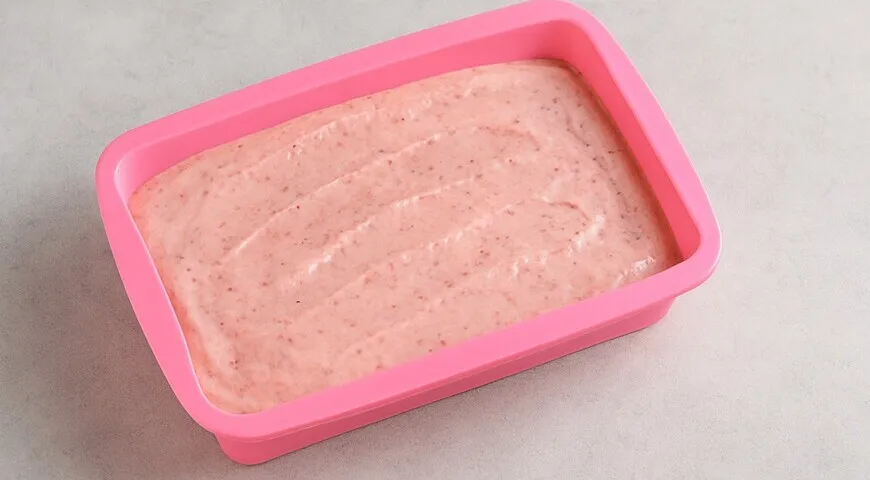 Бананово-клубничное мороженое на молоке