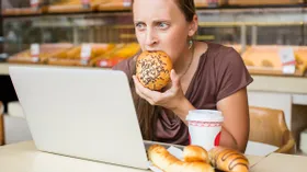 Толстеем или худеем: как переживания влияют на аппетит