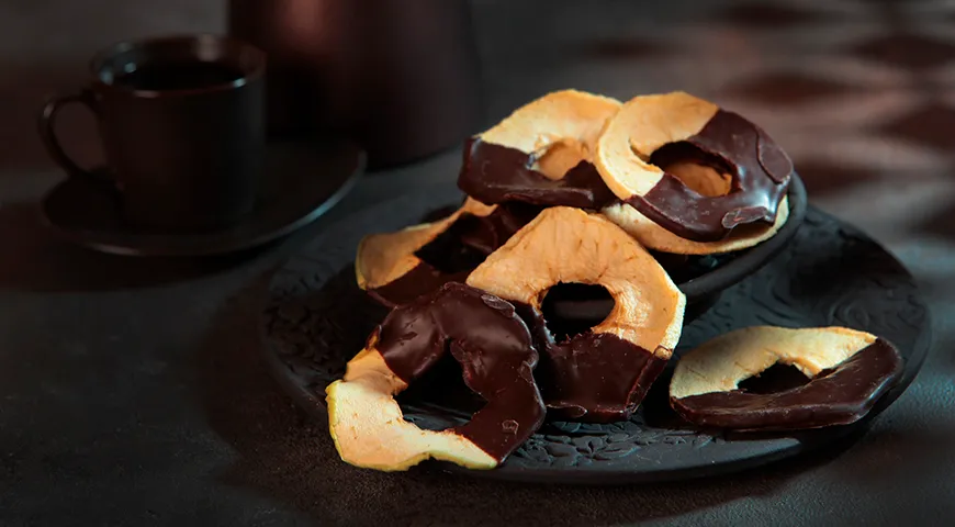 Яблоки сушеные в шоколаде