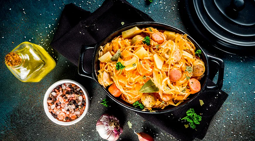 Шукрут со свининой и колбасками