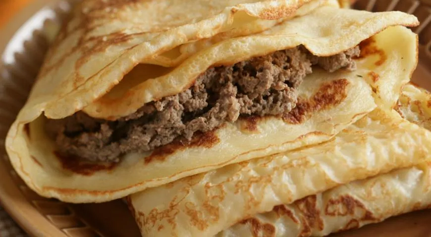 Блины с начинкой из печени с яблоком