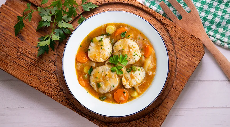 Тушеные медальоны ледяной рыбы с овощами