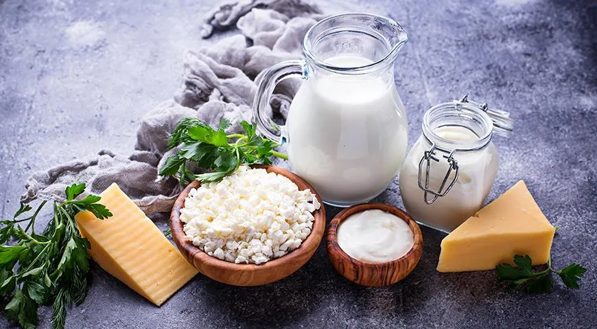 Молочные продукты содержат лактозу, которая тоже может влиять на появление отеков