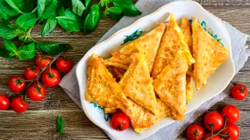Конвертики из лаваша с сыром и колбасой