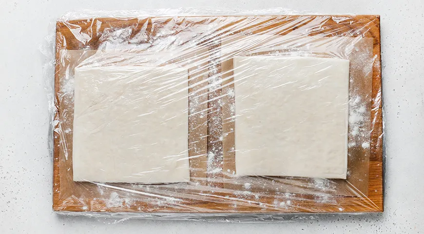 Торт «Наполеон» из слоеного дрожжевого теста