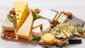 Названы 2 самых полезных сыра по версии технолога