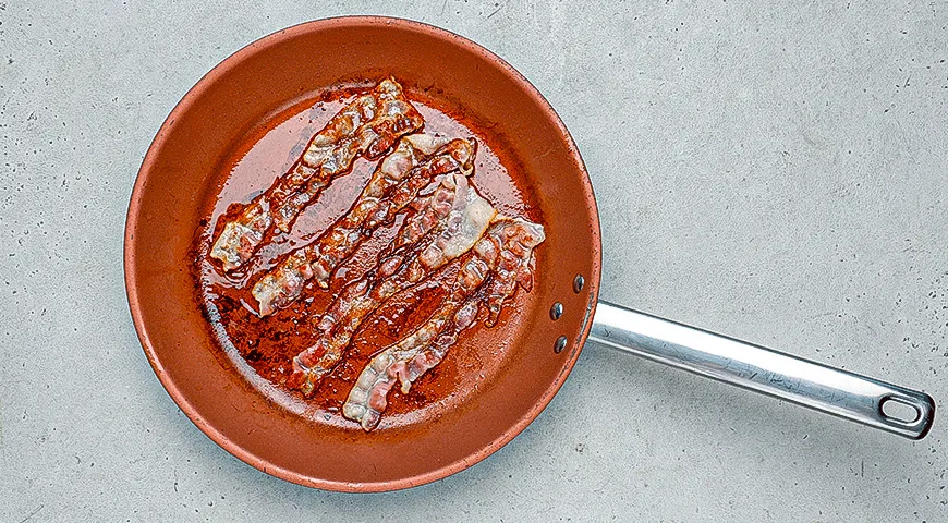 Чафли с авокадо, беконом и помидорами