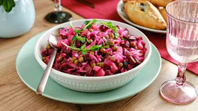 Кулинарный трюк для особенно вкусного винегрета с квашеной капустой — стоит попробовать