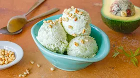 Сливочное мороженое с авокадо