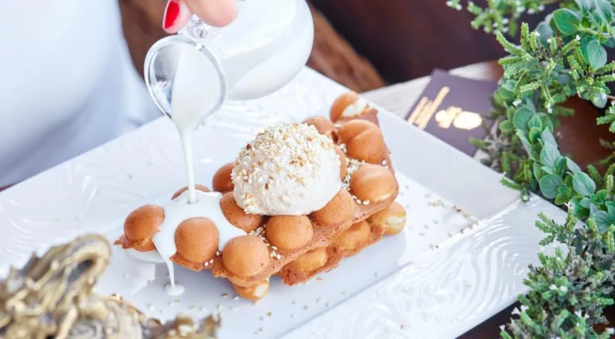 Рецепт гонконгской вафли с кунжутным мороженым и сливочно-имбирным соусом