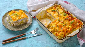 Картофельная запеканка со свиной корейкой и сырным соусом