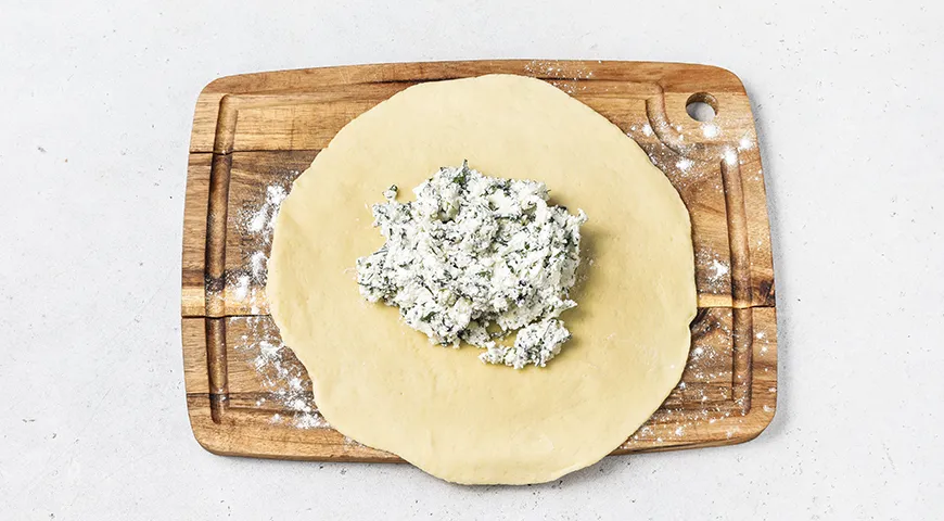 Осетинский пирог с курицей и сыром