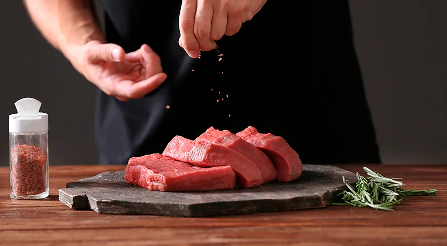 Чтобы после работы не стоять долго у плиты, подготовьте мясные стейки