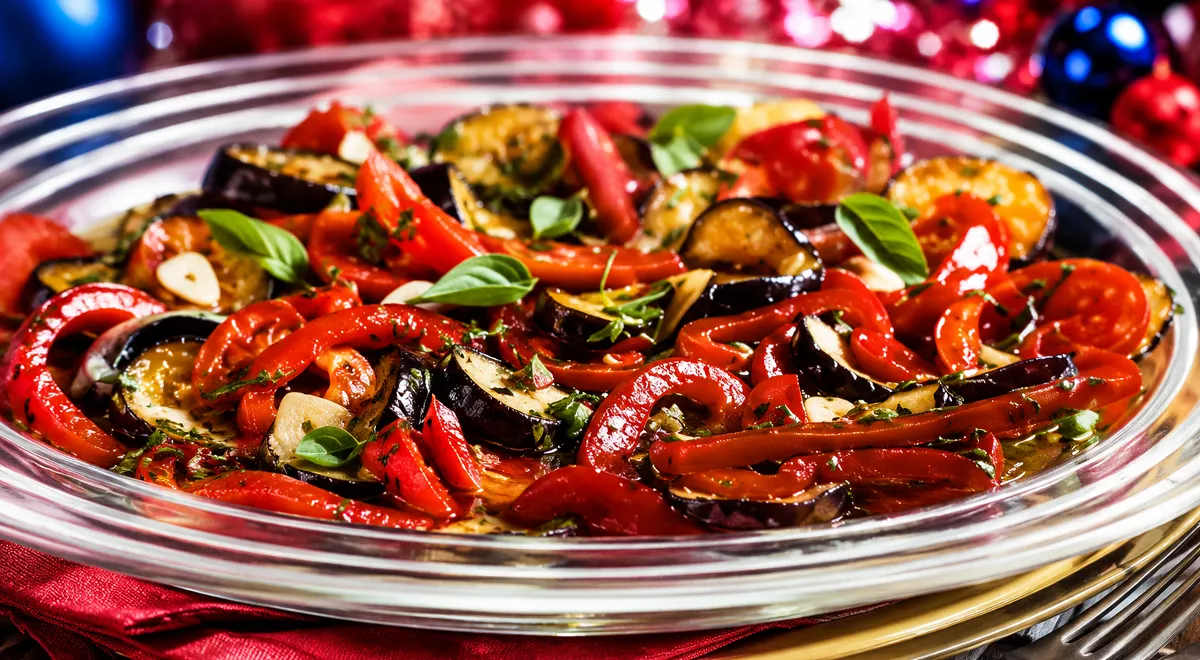Салат из маринованных баклажанов и сладкого перца