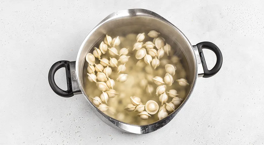 Пицца из пельменей