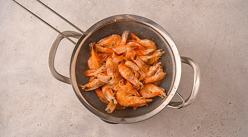 Карри-суп с рисовой вермишелью и креветками