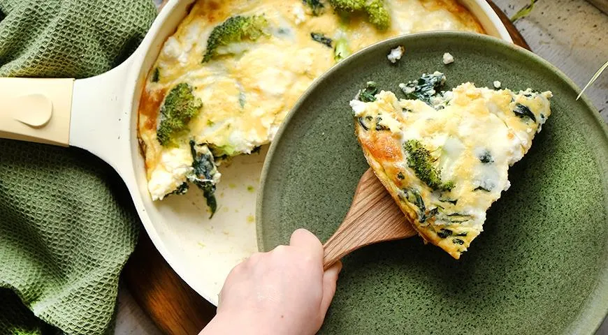 Омлет со шпинатом и брокколи