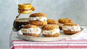 Сэндвичи из печенья с яблоками и мороженым