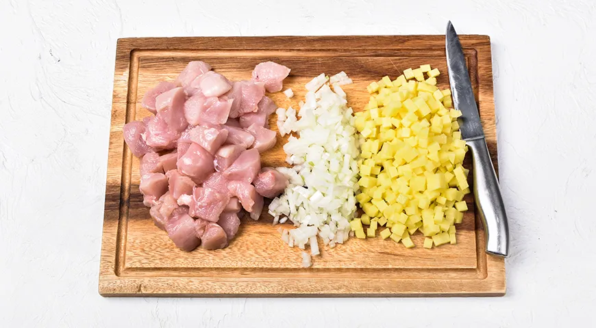 Заливной пирог на кефире с курицей и картошкой