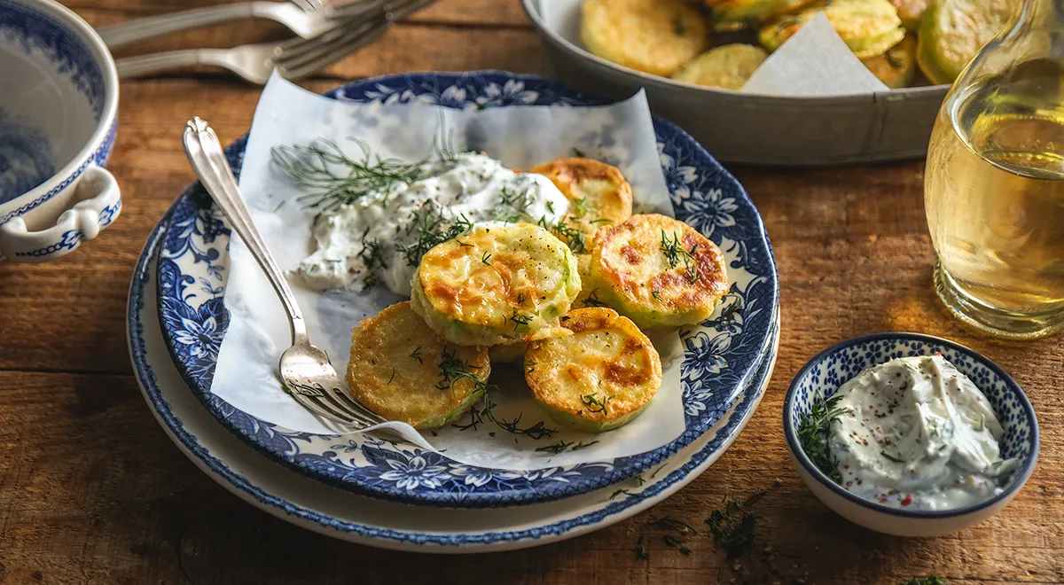 Кабачки жареные на сковороде с чесноком, пошаговый рецепт с фото на 336 ккал