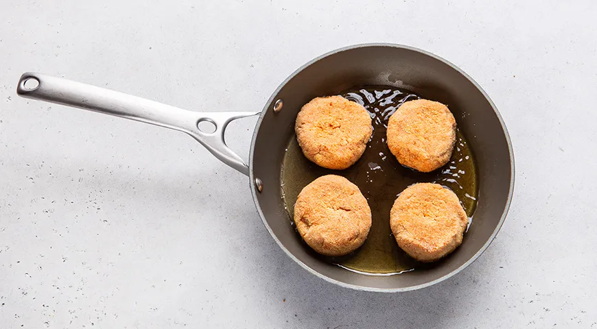 Постные морковные котлеты на сковороде