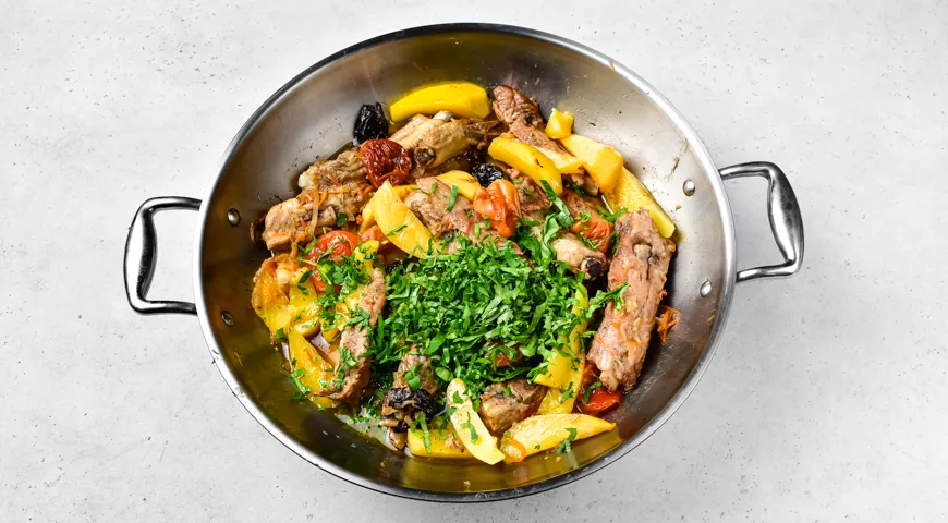 Свиные ребра в афганском казане