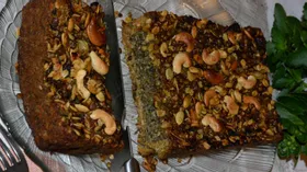 Пирог из чечевицы с брокколи, грибами и семечками