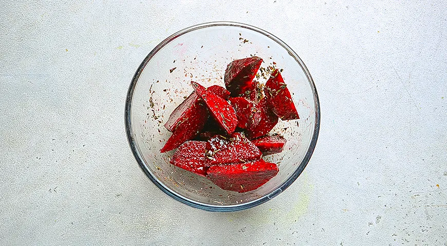 Теплый салат из гречки со свеклой