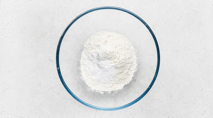 Заливной пирог с жимолостью