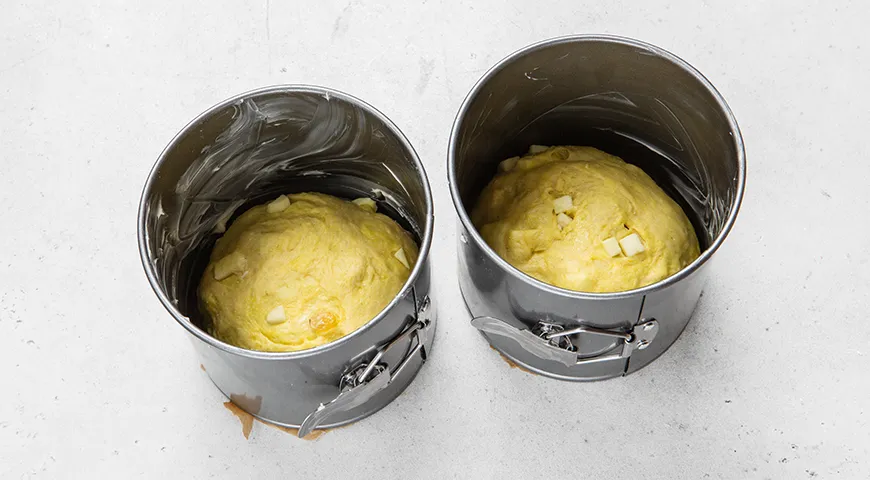 Кулич с яблоками