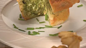 Хлебный пудинг со шпинатом