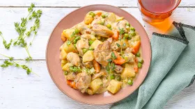Сливочное рагу с курицей и овощами
