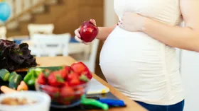 Что на самом деле нельзя есть беременным: мифы и правда