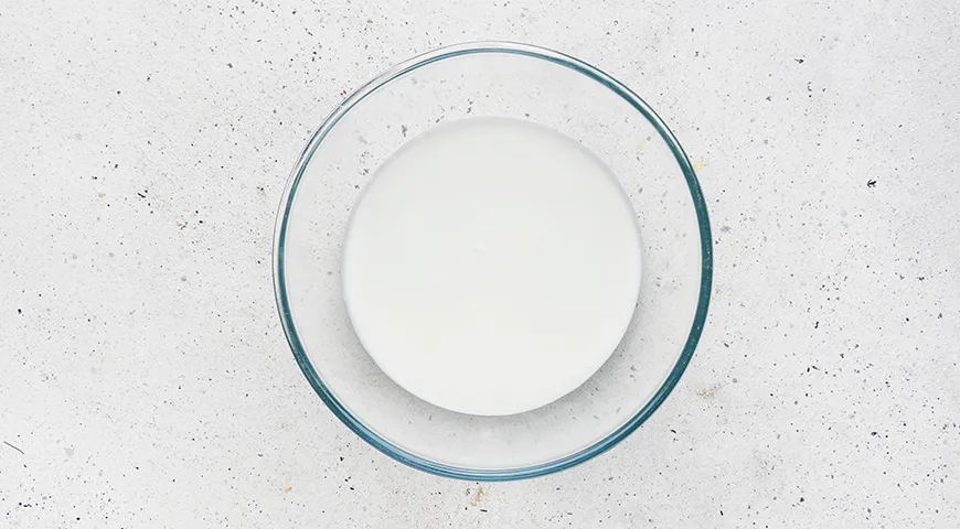 Оладьи на кефире с зеленым луком и яйцом