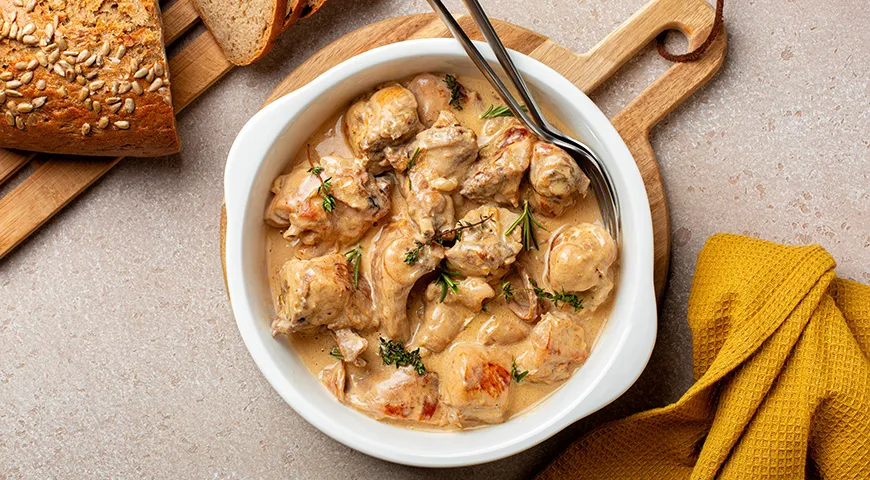 Рождественский кролик в сметане