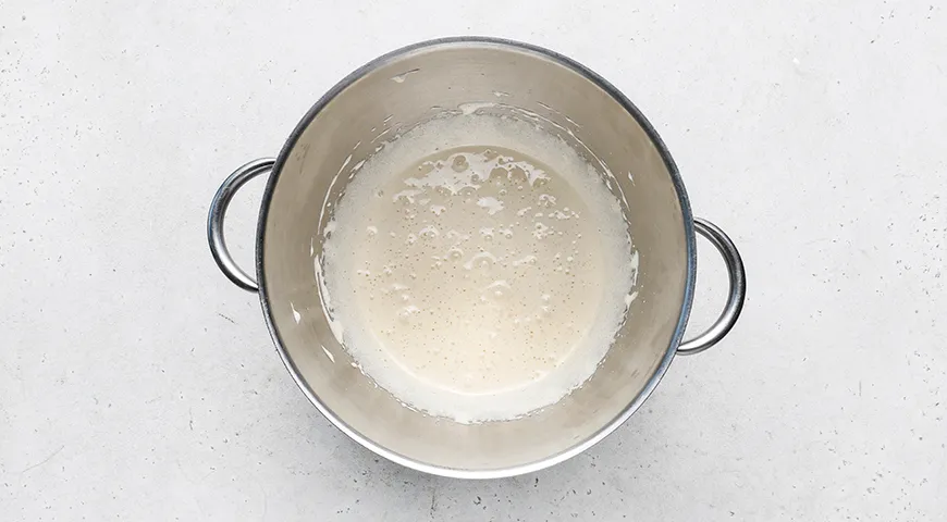 Заливной пирог с жимолостью