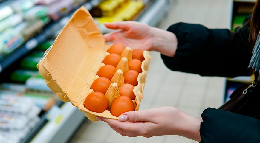 Перед покупкой яиц откройте упаковку и проверьте, чтобы все яйца были целые, без трещин и повреждений