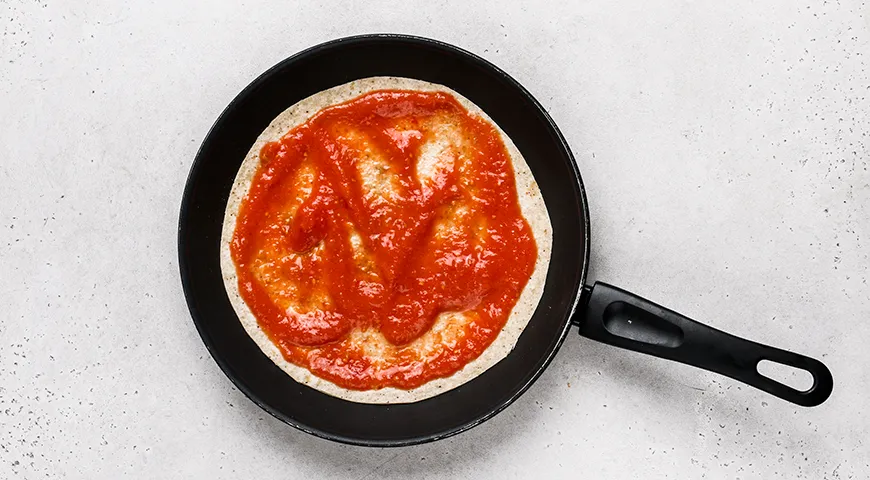 Пицца из лаваша на сковороде