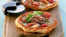 Рецепты с морепродуктами, сыром Моцарелла и томатами