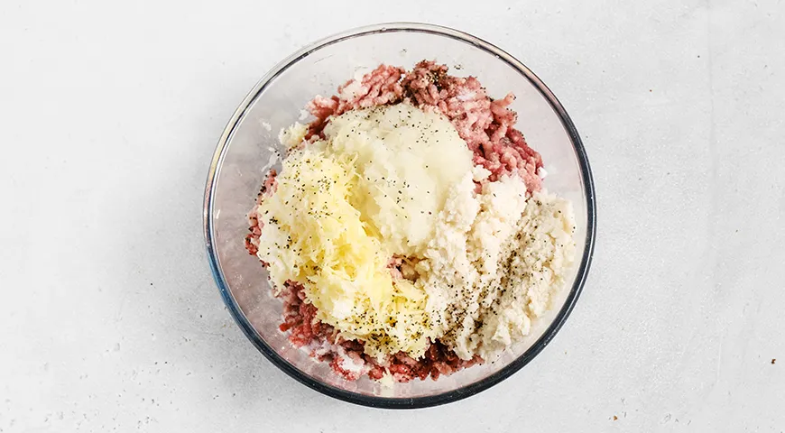 Запеченные котлеты в сметанном соусе