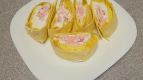 Рулетики из лаваша с крабовыми палочками