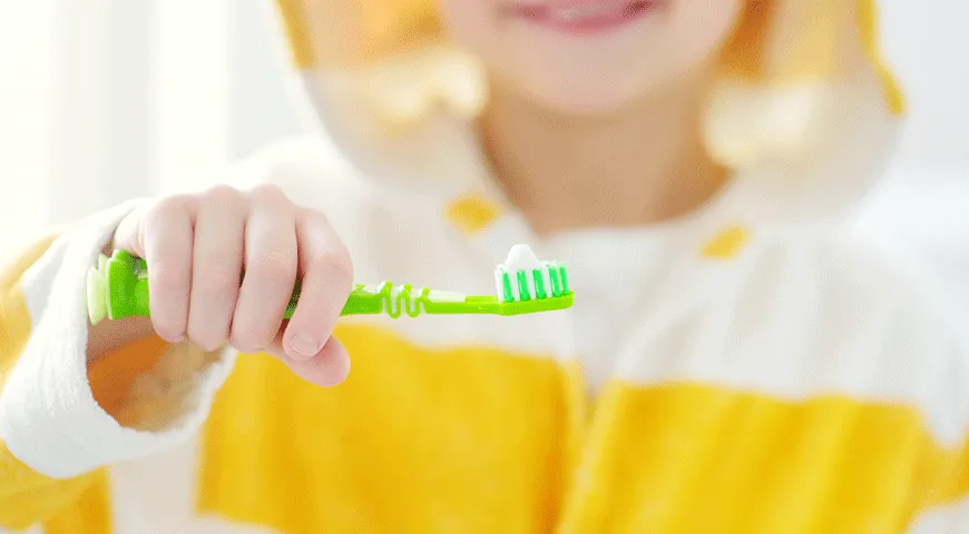Выбирать зубную пасту для ребенка лучше после консультации с врачом