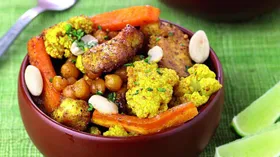 Курица с овощами и нутом по-индийски