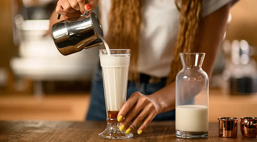 Латте макиато отлично сочетается с сиропами