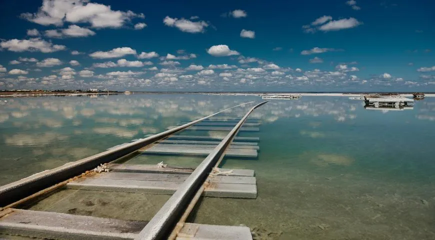 железная дорога в воде