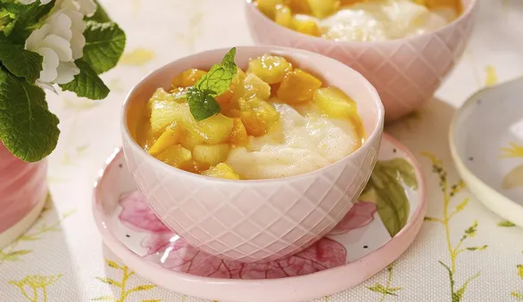 Манная каша на кокосовом молоке с ананасом и физалисом