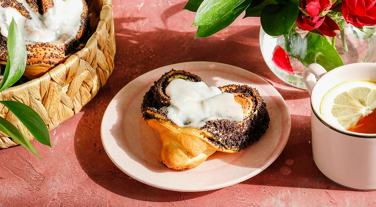 Рецепт булочек с маком и белой глазурью